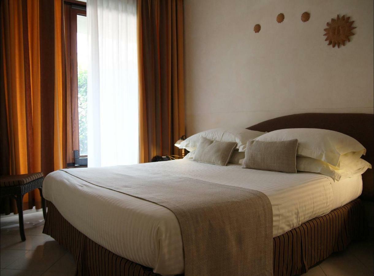 Double or Twin Room,785780889:JPEG